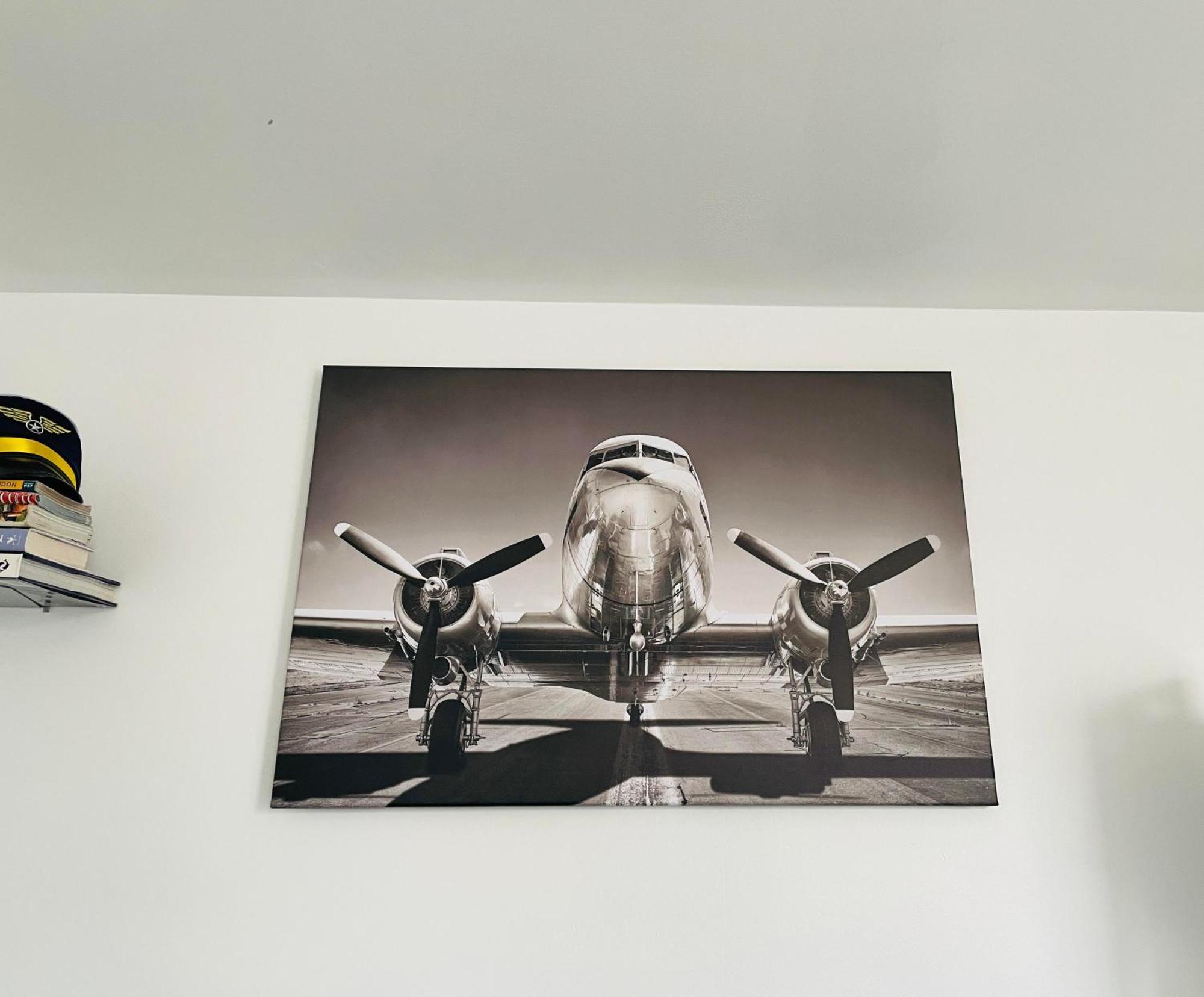 Unique London Heathrow Airport Cabin, Gated Free Parking, And Courtyard Holiday home *